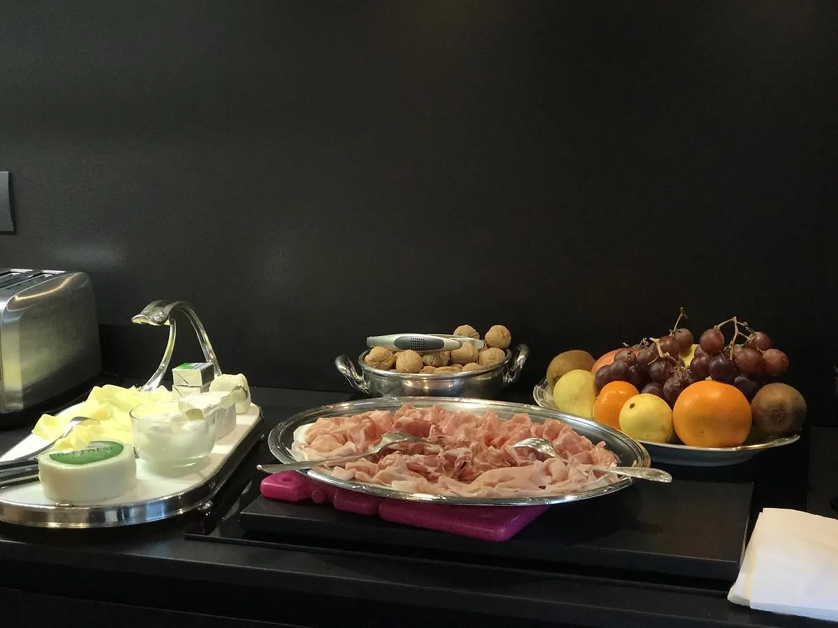 ** Bed & Breakfast Conti Guest House Milan Italy