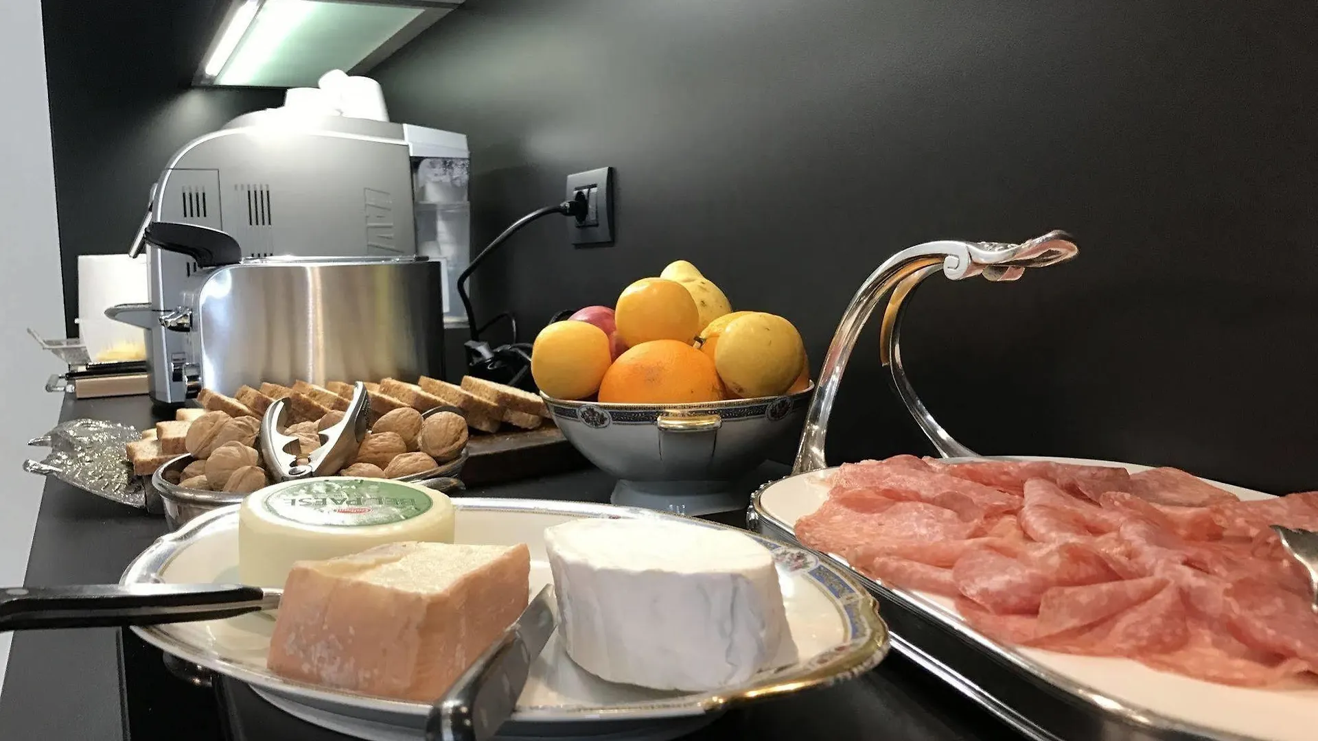 ** Bed & Breakfast Conti Guest House Milan Italy